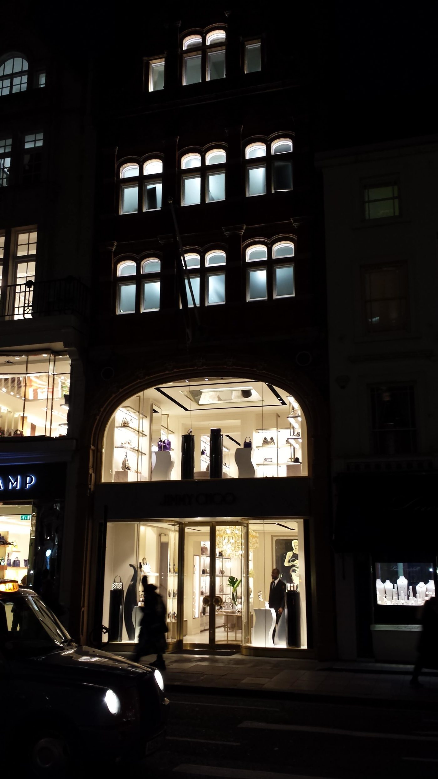 facade-at-night-jimmy-choo-london-mjlighting